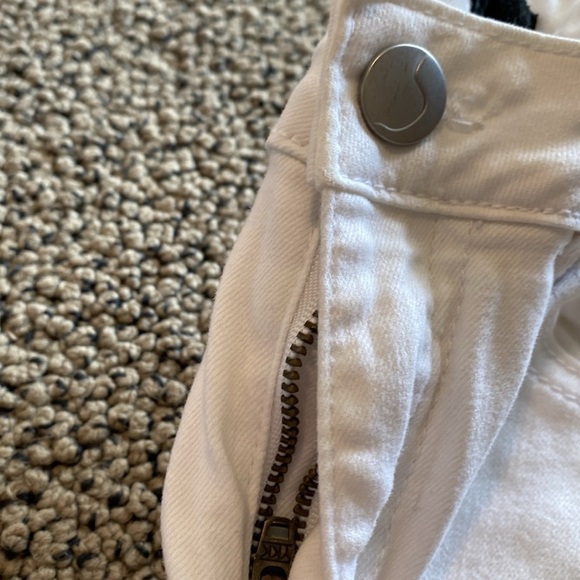 Joe’s White Jeans Size 12 in Like New Condition - Picture 3 of 9